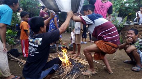 Beberapa karyawan mungkin pernah merasakan lembur kerja pada saat libur hari raya keagamaan. Balon plastik hari raya ketupat 2020 desa karangan kab ...