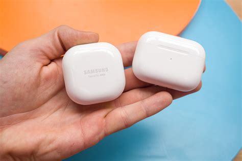 Samsung released their galaxy buds+ that comes with a ton of features and a complete looking design that you must have. Samsung Galaxy Buds Live Vs AirPods Pro - License To Blog