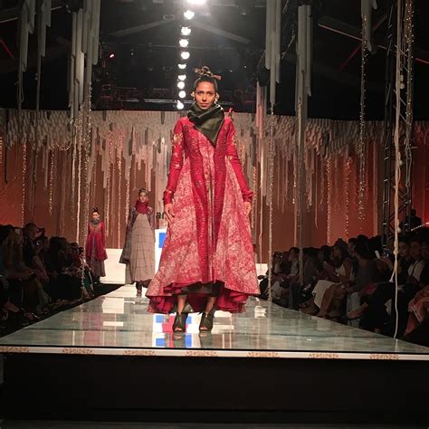 AIFW 2016: Stylish twist to story of Indian traditional weaves - INDIA ...