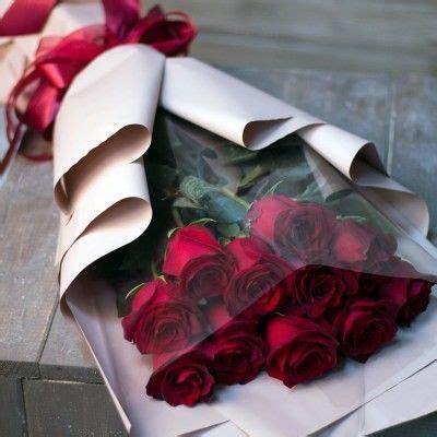 La rose verranno consegnate a mano dal fiorista personalmente al destinatario. https://www.pinterest.com.au/pin/669347563342302464/ | Bouquet floreali, Mazzo di rose, Mazzo di ...
