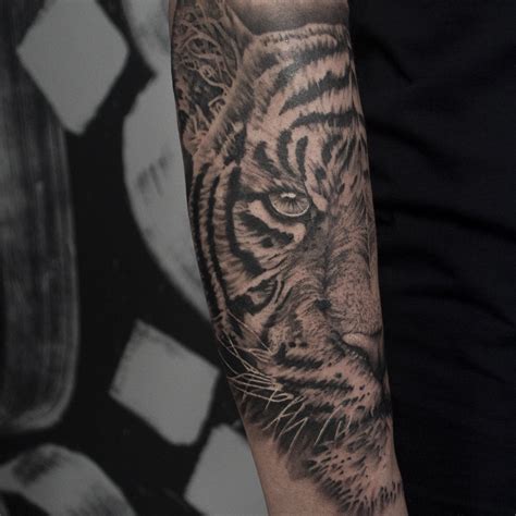 However, realistic tattoos have a unique and characteristic visual appeal. A-GRADE TATTOOS