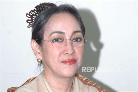 Umur 70 tahun) adalah politikus partai gerakan indonesia raya. Sukmawati Soekarnoputri | Video Bokep Ngentot