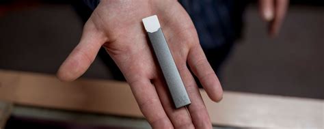 Juul, the vape device teens are getting hooked on, explained - Vox