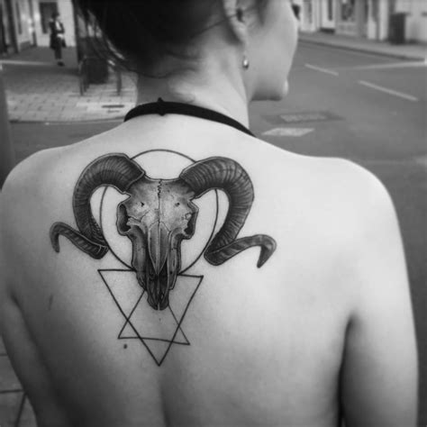 Aries mū (牡羊座アリエスのムウ, ariesu no mū?) is one of the 12 gold saints. 55 Best Aries Symbol Tattoo Designs - Do You Believe in ...