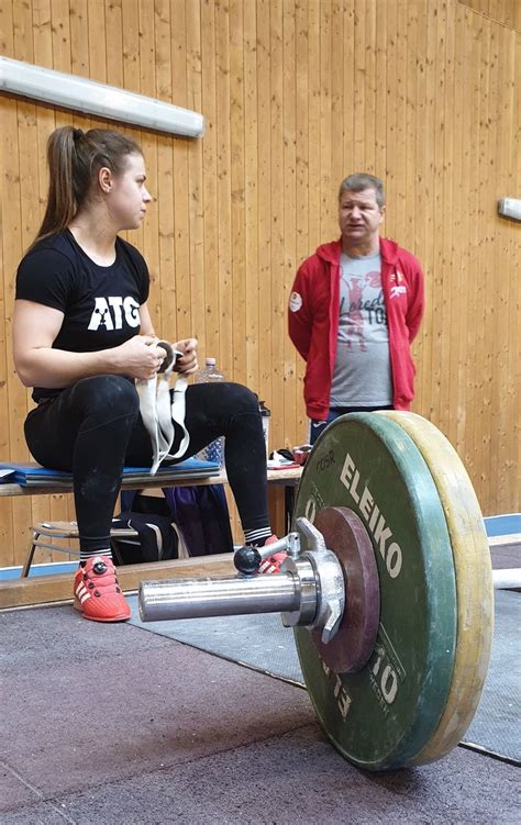 Toma loredana conquered love of weightlifting fans pretty fast thanks to her phenomenal technical training and courageous character in competitions. Halterofila Lorenada Toma are gânduri mari pentru ...