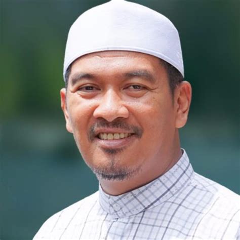 Pastikan tidak ada kesyirikan di dalam diri dan rumah atau tempat ruqyah, baik yang bersifat dzahir atau bathin. Ustaz Sharhan Shafie - Ayat Ruqyah Syariah Penawar Sihir ...