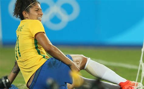 Estoril praia feminino, estoril, portugal. Machucada, Cristiane desfalca a seleção de futebol contra ...