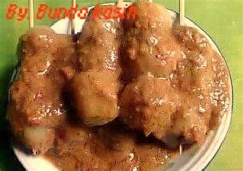 Cilok jadi camilan yang pas disantap kapan saja. Resep Cilok siram bumbu saus kacang oleh BuNdA kAsIh - Cookpad