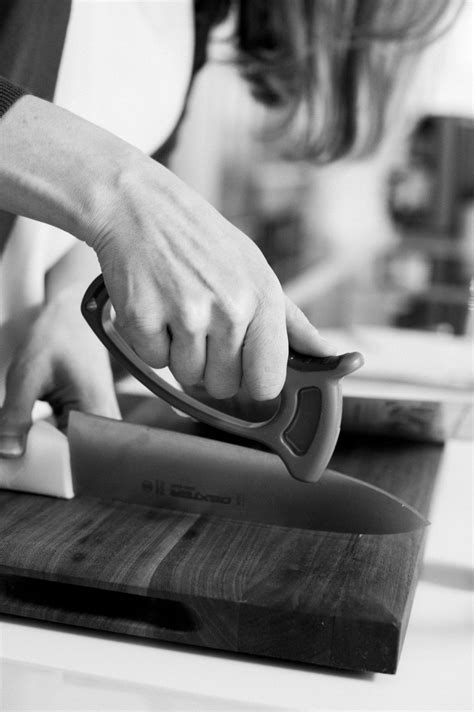 If you're not sure whether or not you need to sharpen a blade, then just carefully run your fingers along the edges of the blade and note if you can feel a stinging sharpness. How to Sharpen a Knife Without a Stone | Knife sharpening ...