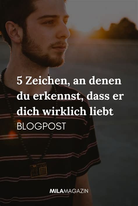 Die krawatte verschwindet, weil sie es lieber casual mag. 5 Dinge die dir zeigen, dass er dich wirklich liebt.