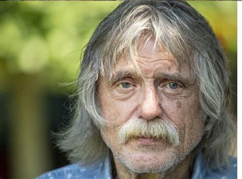 Johan derksen johannes gerrit (johan) derksen (heteren, 31 januari 1949) is een voormalig nederlands voetballer, die na zijn actieve spelerscarrière naam maakte als sportjournalist. Zien: Johan Derksen over Jandino Asporaat! 'Hij moet ...