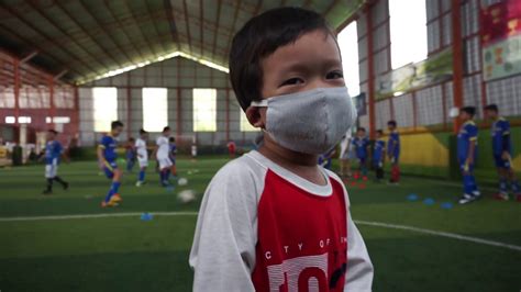 Beli produk alat latihan bola berkualitas dengan harga murah dari berbagai pelapak di indonesia. Latihan Sepak Bola Anak Usia 12 tahun - YouTube