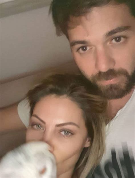 » seray sever instagram hesabı. Seray Sever'den romantik evlilik yıl dönümü paylaşımı ...