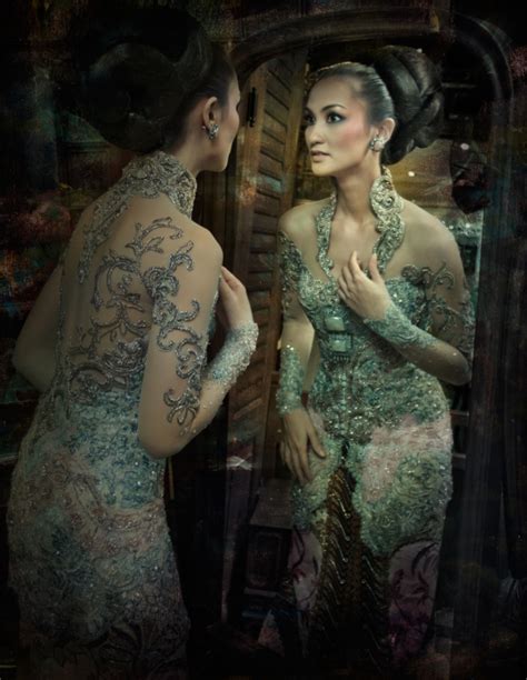 Model kebaya brokat modern anne avantie terbaru sering digunakan oleh para artis baik dalam negeri maupun luar negeri. 19 Fabulous Kebayas by Anne Avantie | Indonesia Beauty, Travel & Lifestyle Blog