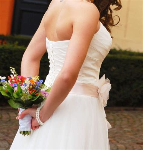 Das rosa kann ihr hochzeitskleid delikat aufpeppen. Bild 6 - Alles für die Hochzeit - Brautkleid | Kleid ...