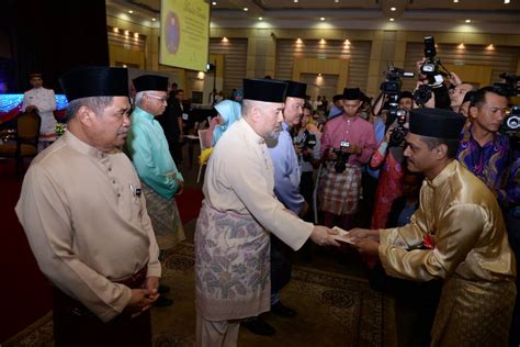 Terbaru, pengambilan perajurit muda angkatan tentera malaysia 2019 kini dibuka. Agong cemar duli hadiri majlis Hari Raya Aidilfitri ATM ...