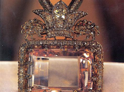 Questo anello è stato effettuato in moneta portoghese 5 escudos tale anello è un processo molto difficile! Gioielli della Corona persiana - Teheran, Iran | Sygic Travel