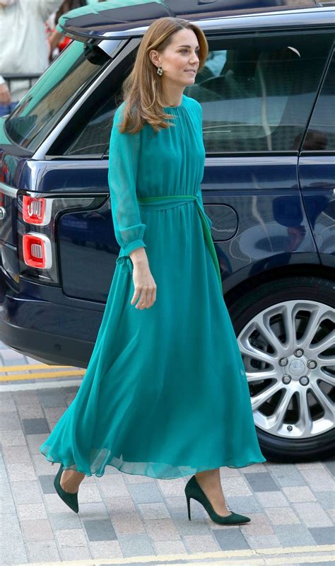 We bring you updates and coverage of duchess kate's charity work and royal appearances with the british royals as they happen, as well. Herzogin Kate: Ihre schönsten Looks in Bildern | Herzogin ...