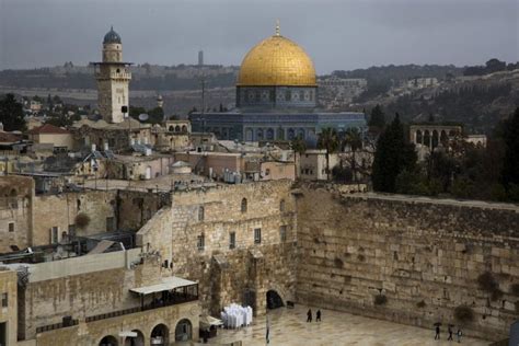 בימינו המתחם שטוח ברובו, בצורה כמעט מלבנית, שטחו כ־140 דונם, והוא מגיע לגובה של 743 מטר מעל פני הים בפסגתו. הסערה במזרח העיר: פסק ההלכה (פתווא) החדש שאוסר על נשים ...