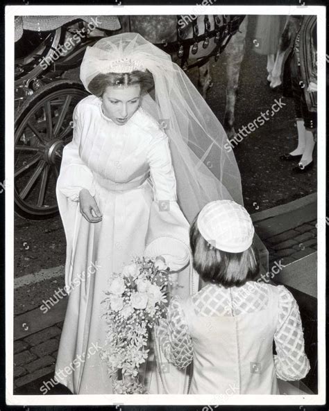 Dan heb je geluk, want hier zijn ze. Princess Anne Wedding Dress Pictures | jeanlouisebacarmari