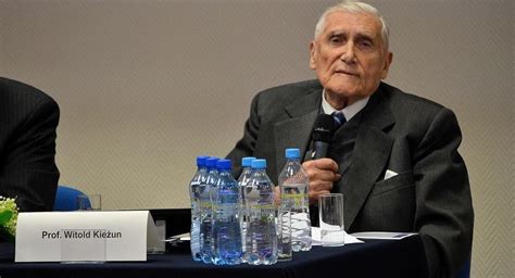 Mieszkał w warszawie, gdzie zdał egzamin maturalny tuż przed wybuchem drugiej wojny światowej. NASZ WYWIAD. Kieżun: W obozie pracy zdecydowałem się zabić ...