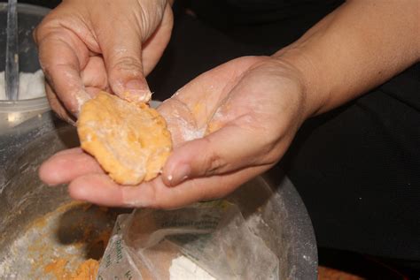 Selain cek mek molek, boleh juga digoreng. Himpunan Resepi Bonda...: Kuih Cik Mek Molek