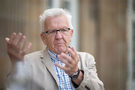 Mai 1948 in spaichingen) ist ein deutscher politiker (bündnis 90/die grünen).seit dem 12. Kretschmann kritisiert „Sprachpolizisten" und warnt vor ...