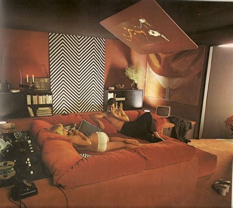 Recently we have noticed a new wave of wall hangings, shag pile rugs and peacock chairs to boot. 70's style | 1970s interior design, Retro interior design ...