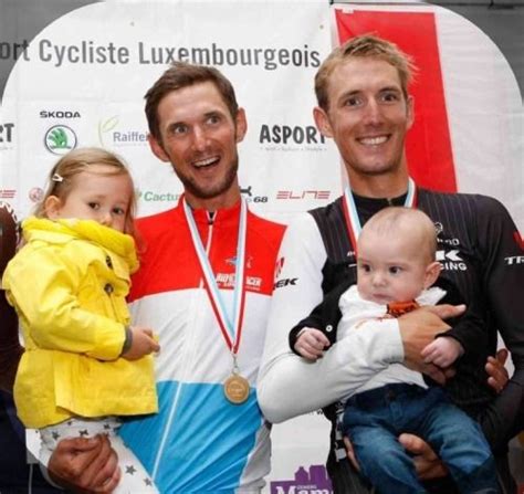 Archivo de noticias en barranquilla, la región caribe, colombia y el mundo sobre. Frank Schleck & Andy Schleck with their kids http://www ...