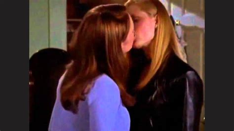 Keri lynn pratt cherie claymon. Amy Adams and Sarah Thompson kiss scene from ''Cruel ...