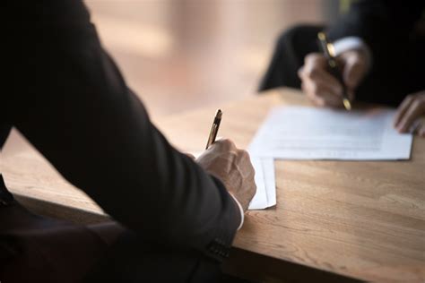 Surat perjanjian kontrak rumah harus memiliki identitas lengkap yang terdiri dari nama lengkap, umur, pekerjaan, hingga nomor ktp dari kedua belah pihak. Surat Perjanjian Jual Beli: Panduan Lengkap & Contoh | Qoala Indonesia