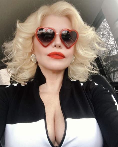 Loredana groza este una dintre cele mai mari artiste din românia. Fanii Loredanei Groza nu o mai recunosc pe vedetă ...