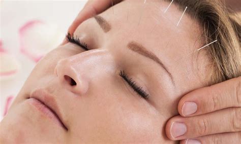Pijat wajah ini harus dilakukan dalam waktu 10 menit. Akupuntur Wajah Untuk Kecantikan di Ciledug Tangerang