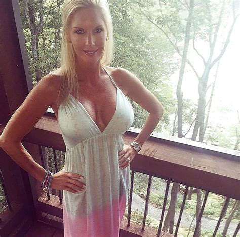 There was a technical error! Blonde MILF with a thin dress and thick tits. : milf
