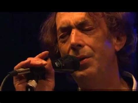 Seine mischung von rockmusik mit elementen traditioneller volksmusik macht ihn zu einem der wichtigsten vertreter des alpenrock. Hubert von Goisern - Heast as nit 2011 - YouTube | Hubert ...