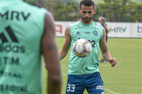 Flamengo to win or santos to win. Muito além do carisma: queridinho da torcida, Thiago Maia ...