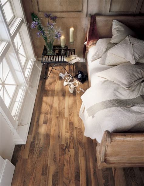 On this page you will find our range of walnut laminate flooring. Classics & Origins 78239 Black Walnut Armalock Armstrong ...