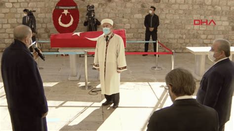 İsmi eyüp sultan belediyesi tarafından oluşturulan i̇lçe halk kütüphanesine verilmiştir. Burhan Kuzu'ya son görev... Cumhurbaşkanı Erdoğan da ...