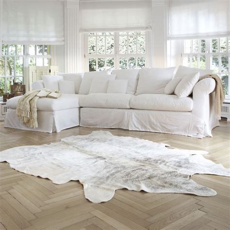 An accent chair like a papasan chair or saucer chair is an easy way to add a fun pop of pattern or fun color to the space. Sofa New Haven weiß | LOBERON | Sofa weiß, Sofa ...