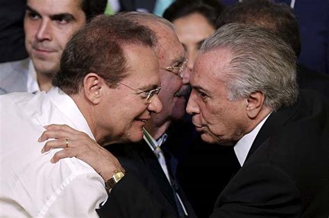 Renan calheiros chamou atenção em solenidade no palácio do planalto com os cabelos mais encorpados e mais escuros. Ritmo do processo de impeachment passa às mãos de Renan ...