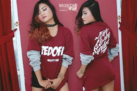 Kisah wanita cantik yang menggoda ulama. Wanita Cantik Foto Model Kaos Distro - Kumpulan Foto Model Distro