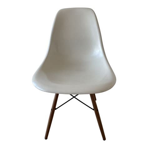 It's no secret that we like eames fiberglass chairs. Eames Molded Fiberglass Chair | Chairish