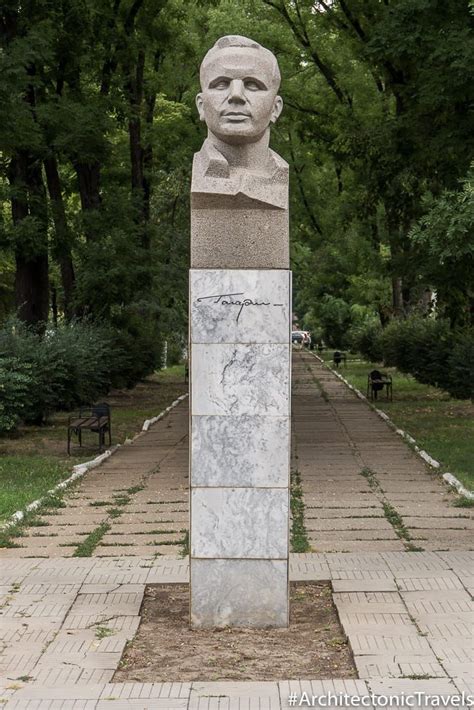 It is located at leninsky prospekt in moscow. Monument to Yuri Gagarin | Yuri, Statue, Sculpture