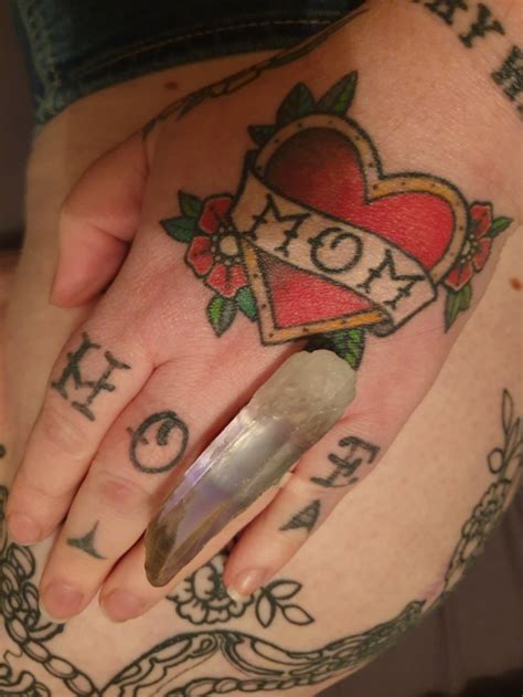 This is a group about knuckle tattoos and their stories. knuckle tattoos | Tumblr