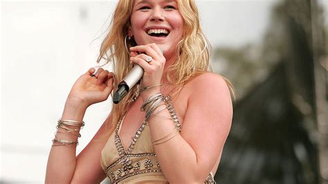 Singer joss stone performed her new song, walk with me, on the late show with stephen colbert monday. Joss Stone is pregnant with her first child - NZ Herald