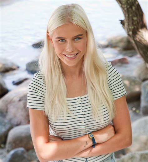 Wattpad люди волосы фотография вдохновение платья мода шаблоны. «Farmen»-Amalie slettet Instagram-konto med 40.000 følgere ...