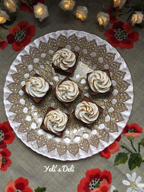 Meringue nests filled with chocolate mousse and aromatic poached pears! "Chocolate mousse tart with toasted meringue" | Chocolate ...