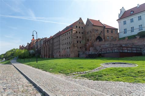 Znajdziemy tu pełną dokumentacje fotograficzną w postaci zdjęć, które w pełni dokumentują i przedstawiają to miejsce. Grudziądz Atrakcje i Zabytki zdjęcia, Brama Wodna foto ...