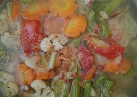 Sayur sop is an indonesian vegetable soup prepared from vegetables in chicken or beef broth. Resep Sayur sop ayam seger Spesial | Margaritasemcensura.com