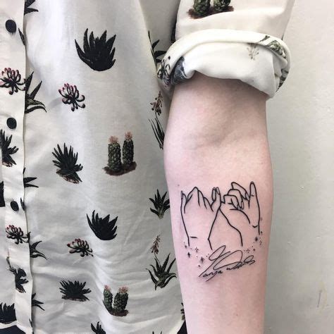 Nicole met thom in 2019 while filming the x factor. emily malice pinky promise tattoo | Promise tattoo, Pinky promise tattoo, Tattoos
